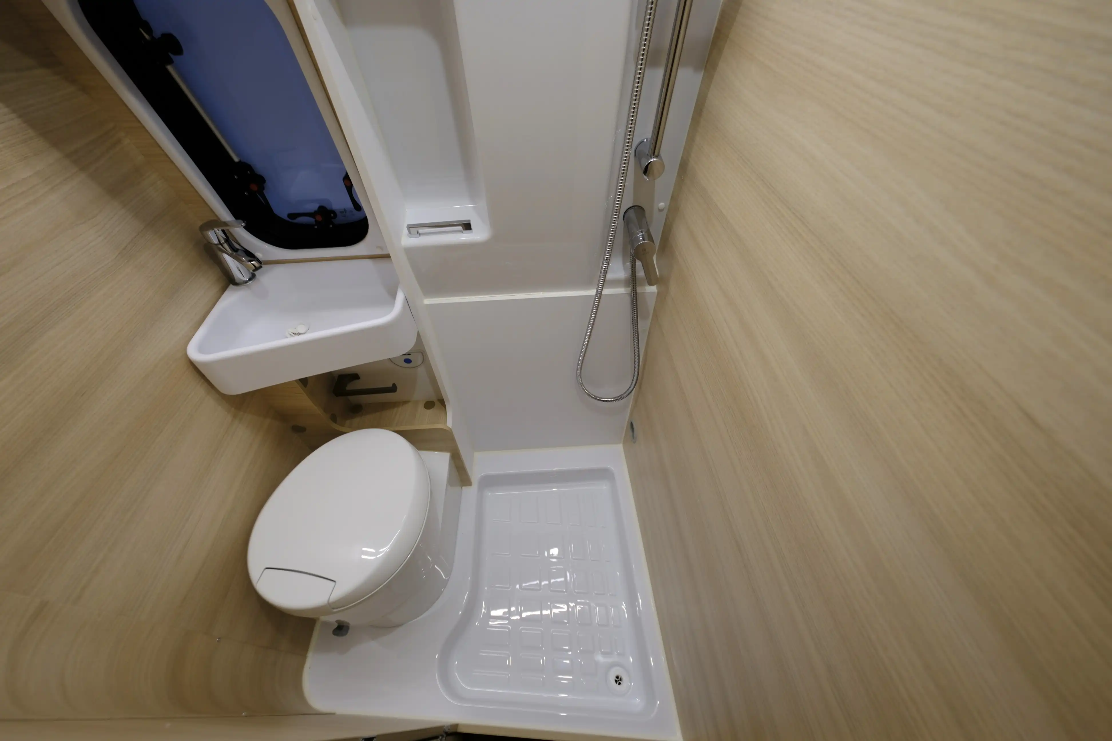 CHAUSSON V 594 FIRST-LINE